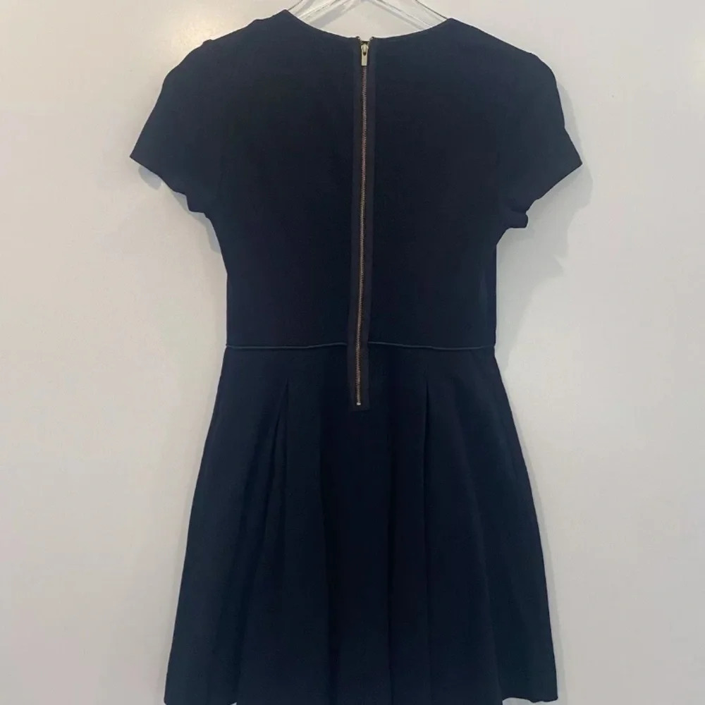 Banana Republic Black Ponte Pleated Fit and Flare Dress Womens Size 2P (1312) - Picture 4 of 7